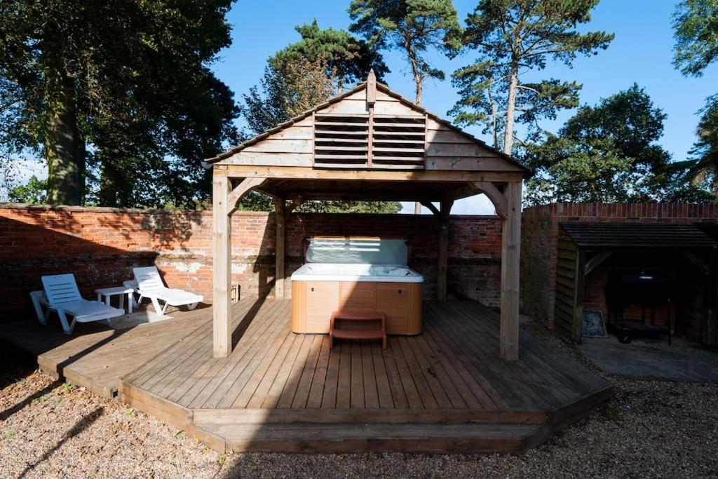 Firs Sleeps 15 Stunning Country House With Hot Tub Sudbourne Exteriér fotografie